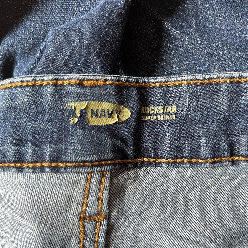 Old Navy Rockstar Super Skinny Jeans - Picture 8 of 9